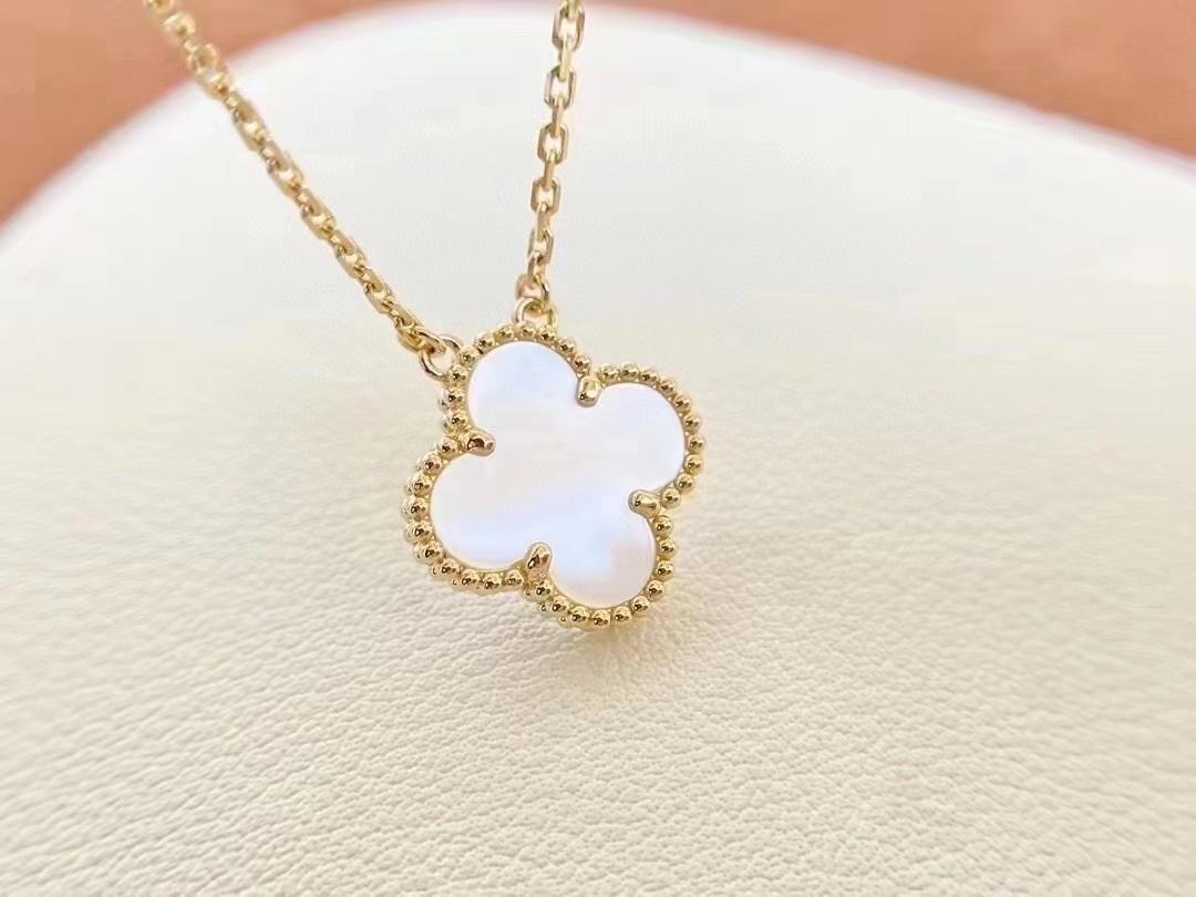 Van Cleef & Arpels necklace four-leaf clover necklace