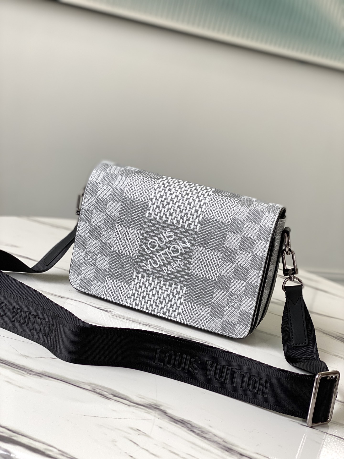 Louis Vuitton N50014 LV Studio Messenger Damier Graphite