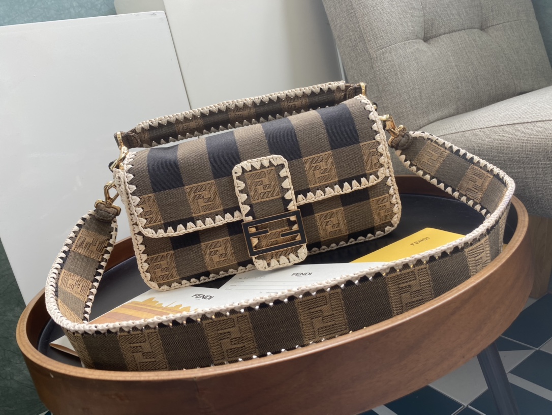 FENDI 1BAGUETTE Brown fabric bag