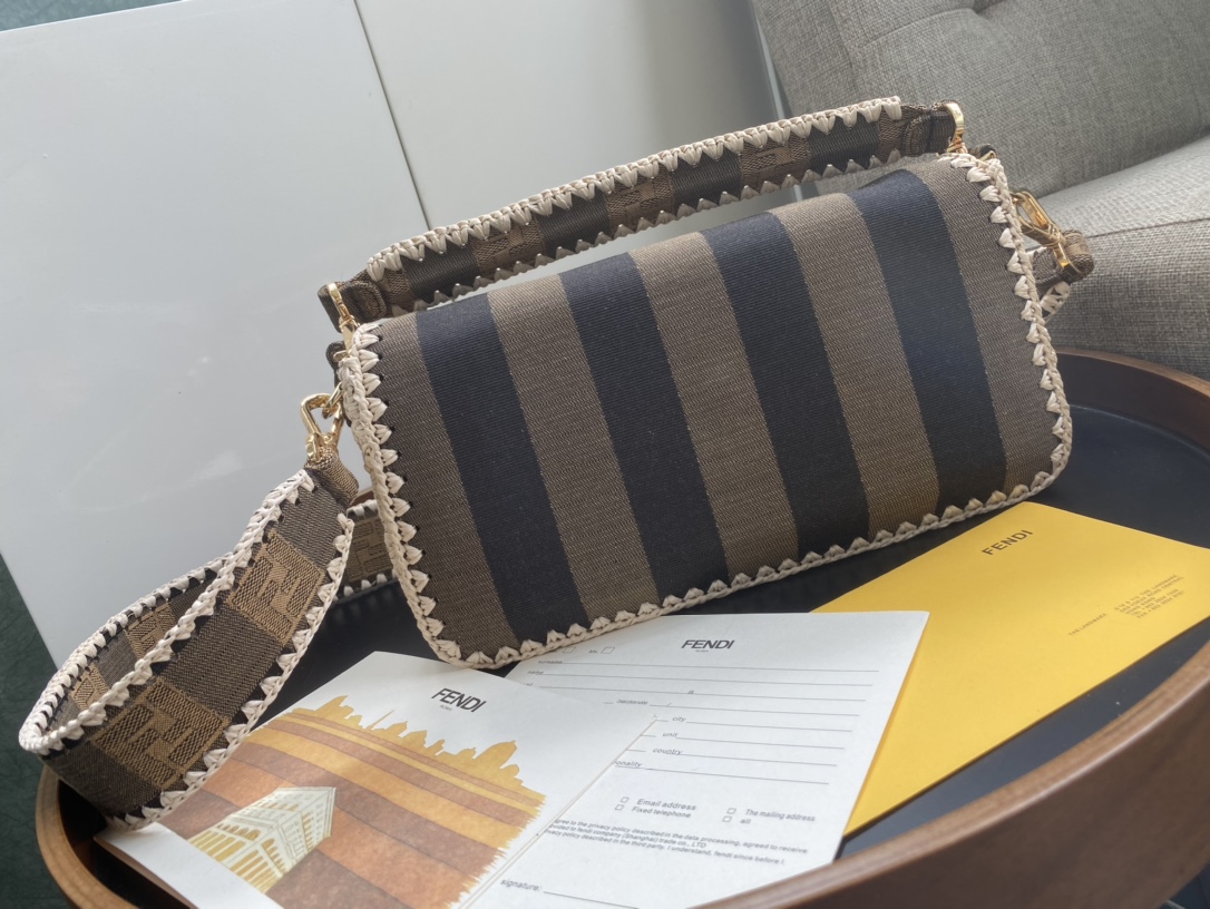 FENDI 1BAGUETTE Brown fabric bag